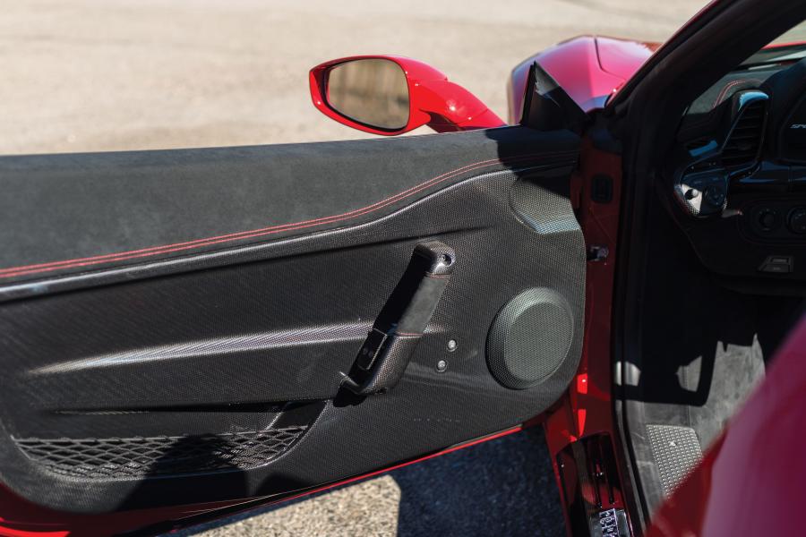 Детали интерьера Ferrari 458 Speciale A 2014 года  (NA) (фото 18 из 34)
